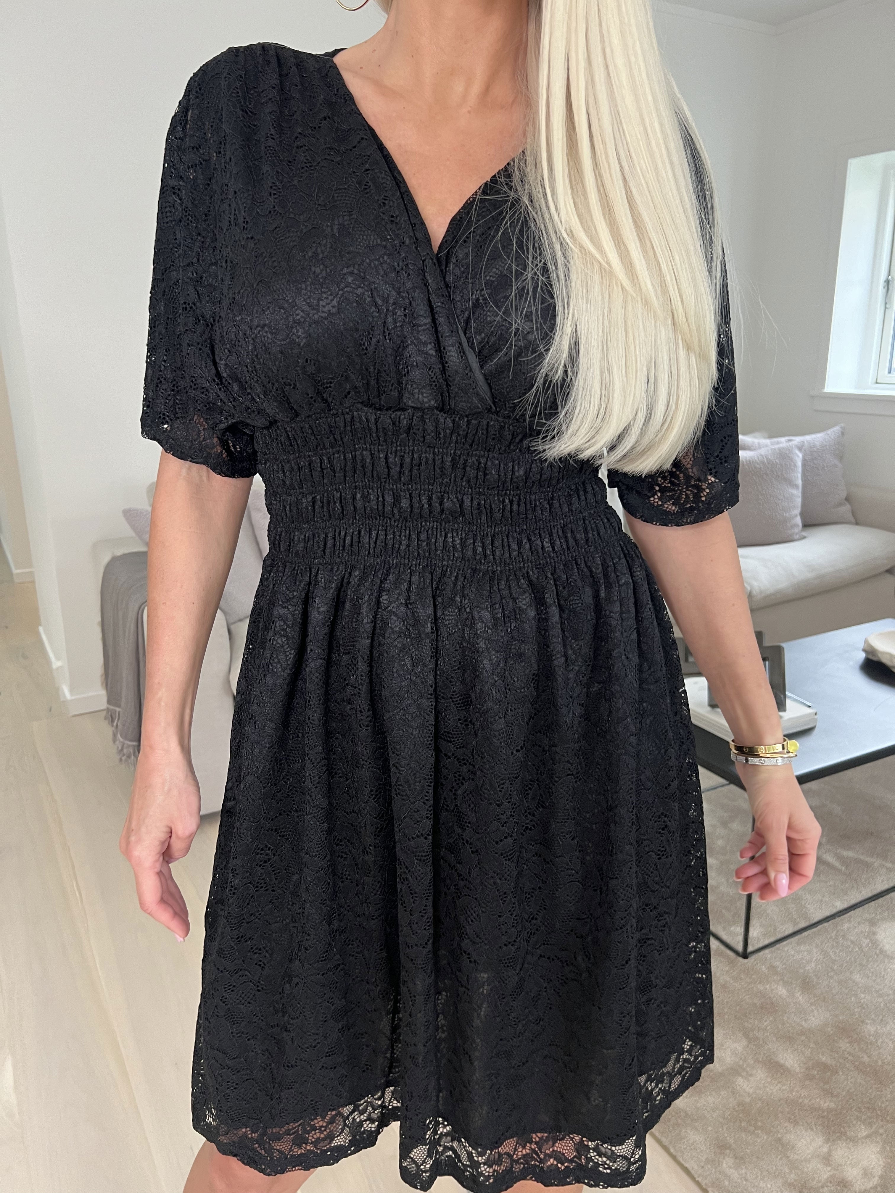 Pams Lace Short S/S - Kort spetsklänning med korta ärmar